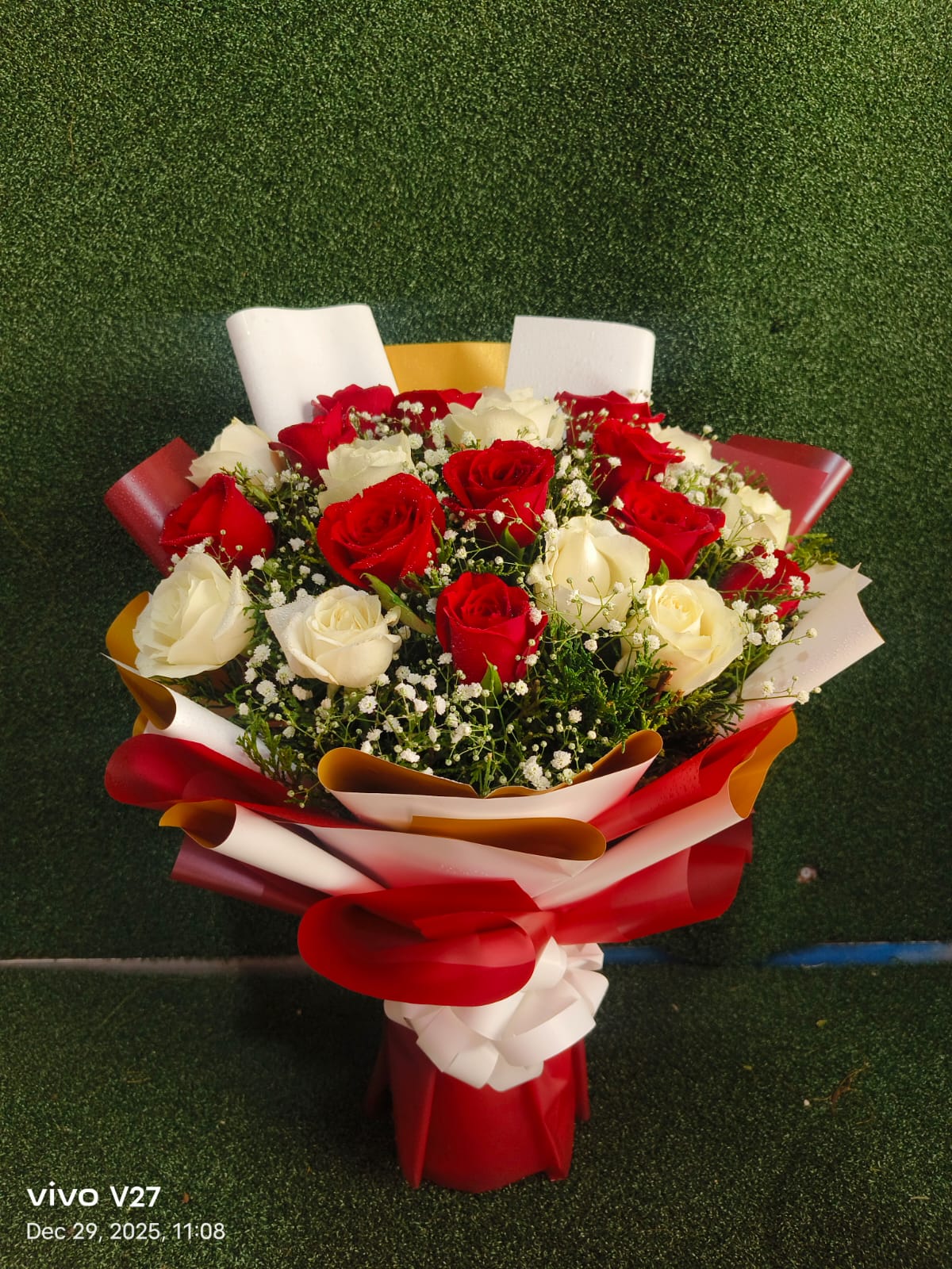 A timeless expression of love, passion, and elegance โ where red meets white in perfect harmony โค๏ธ๐ค